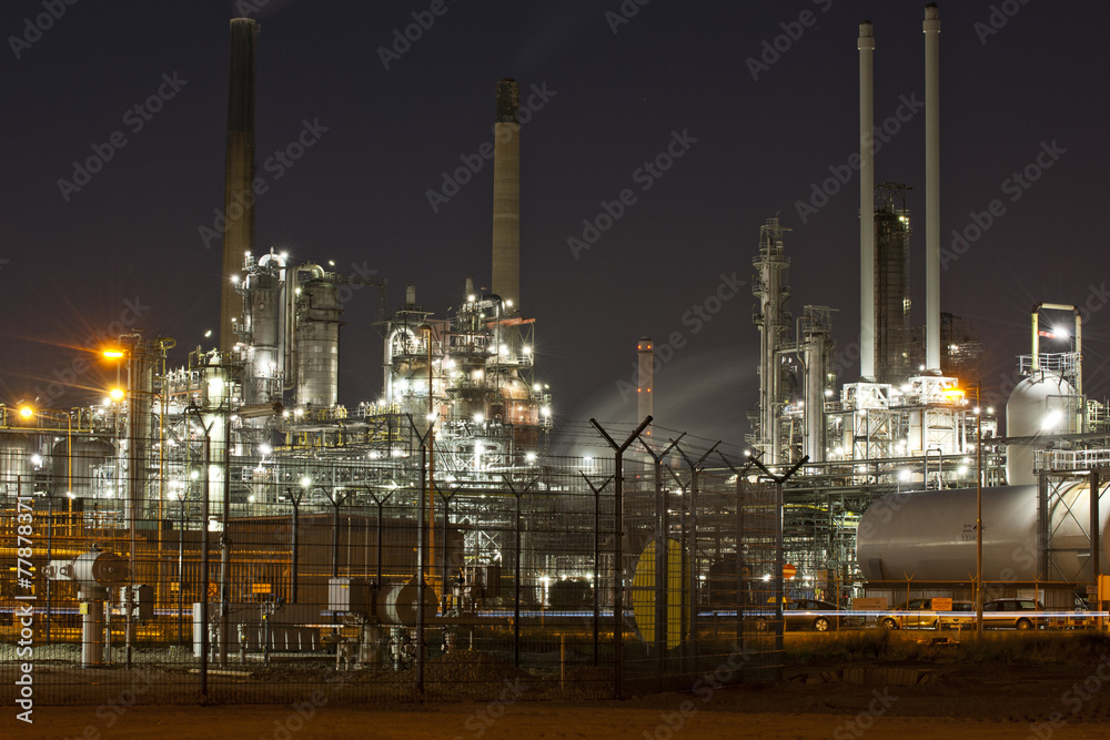 Fototapeta premium Chemical refinery by night