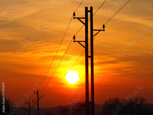 Strommast und Sonnenuntergang