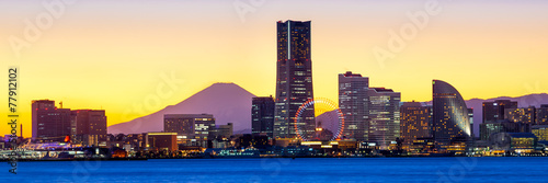 Yokohama Minato Mirai Skyline mit Mount Fuji und Landmark Tower