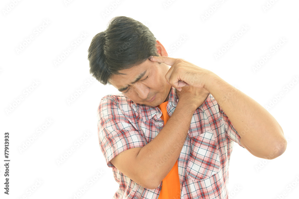 肩痛を訴える男性 肩痛を訴える男性