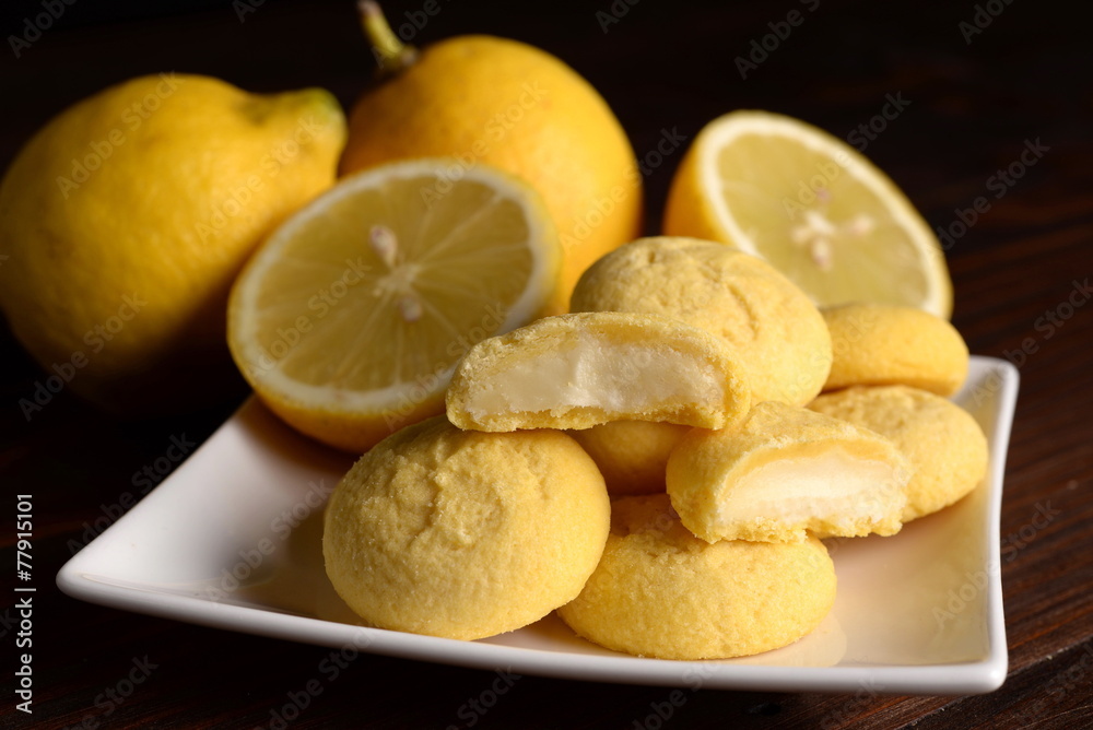 Pastries filled with lemon cream