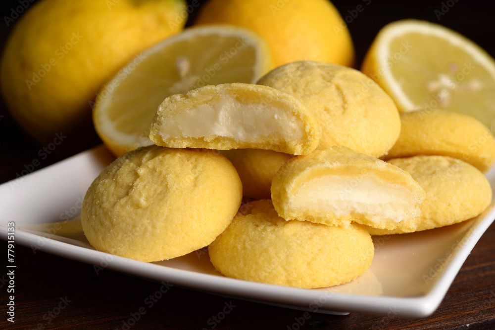 Pastries filled with lemon cream