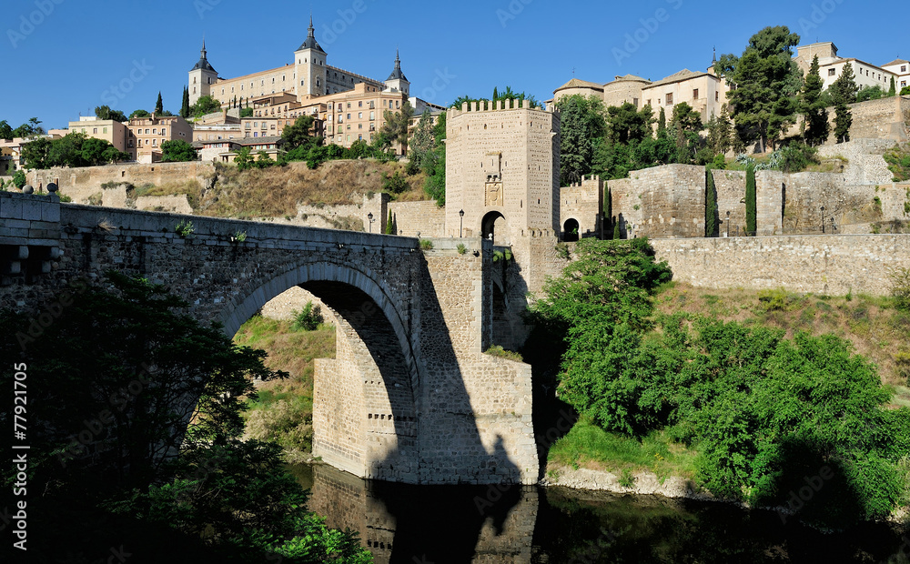 the Alcantara bridge and the Alcazar, Toledo, Spain