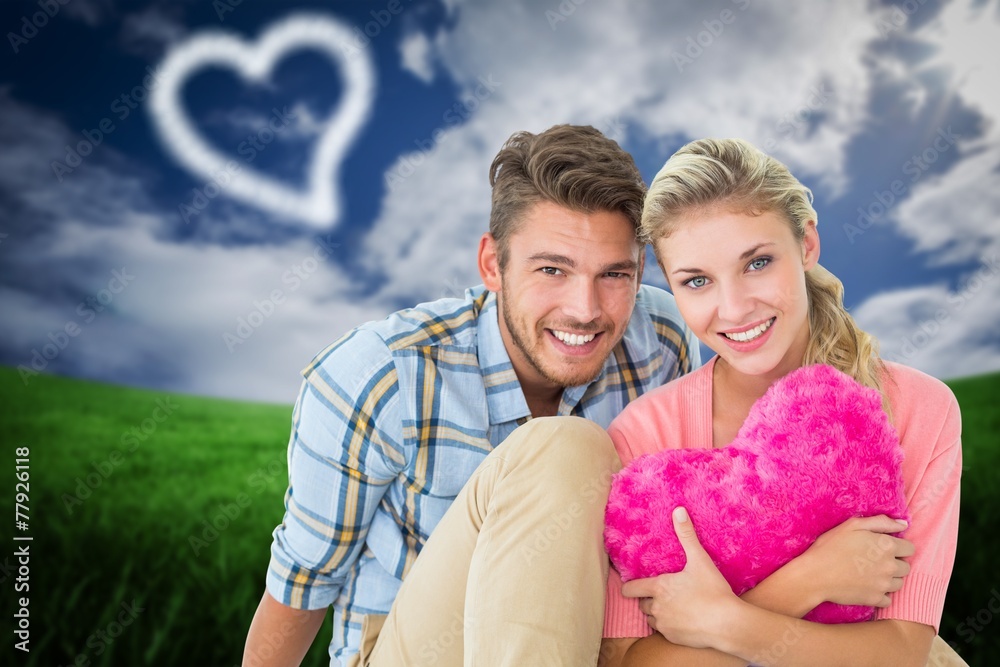 Obraz premium Attractive young couple sitting holding heart