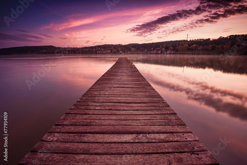 Fototapeta Naklejka Na Ścianę i Meble -  An empty pier, a beautiful lake