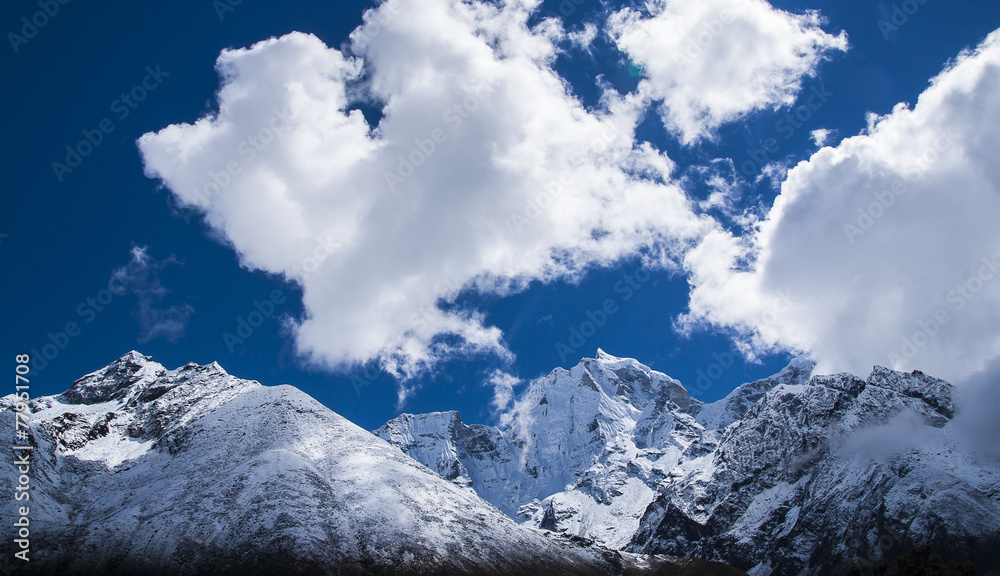 Obraz premium view of the Himalayas from the village of Pangboche