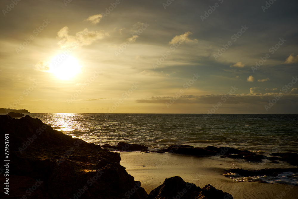 Obraz premium Amazing beach destination sunrise or sunset with beautiful brea