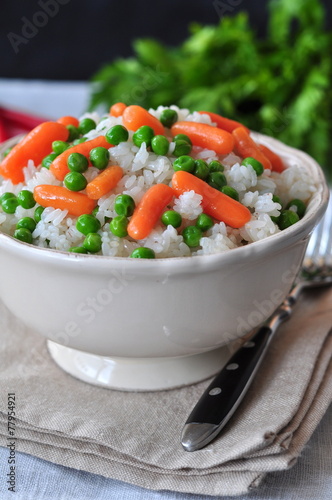 Vegetarian rice with a pea and carrot