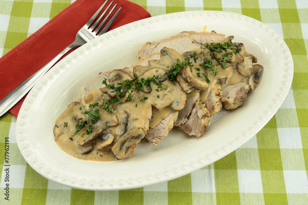 rôti de porc sauce champignons Stock Photo | Adobe Stock