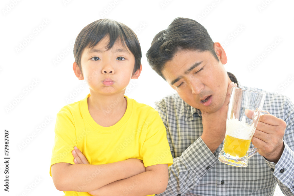 ビールを飲みすぎた男性