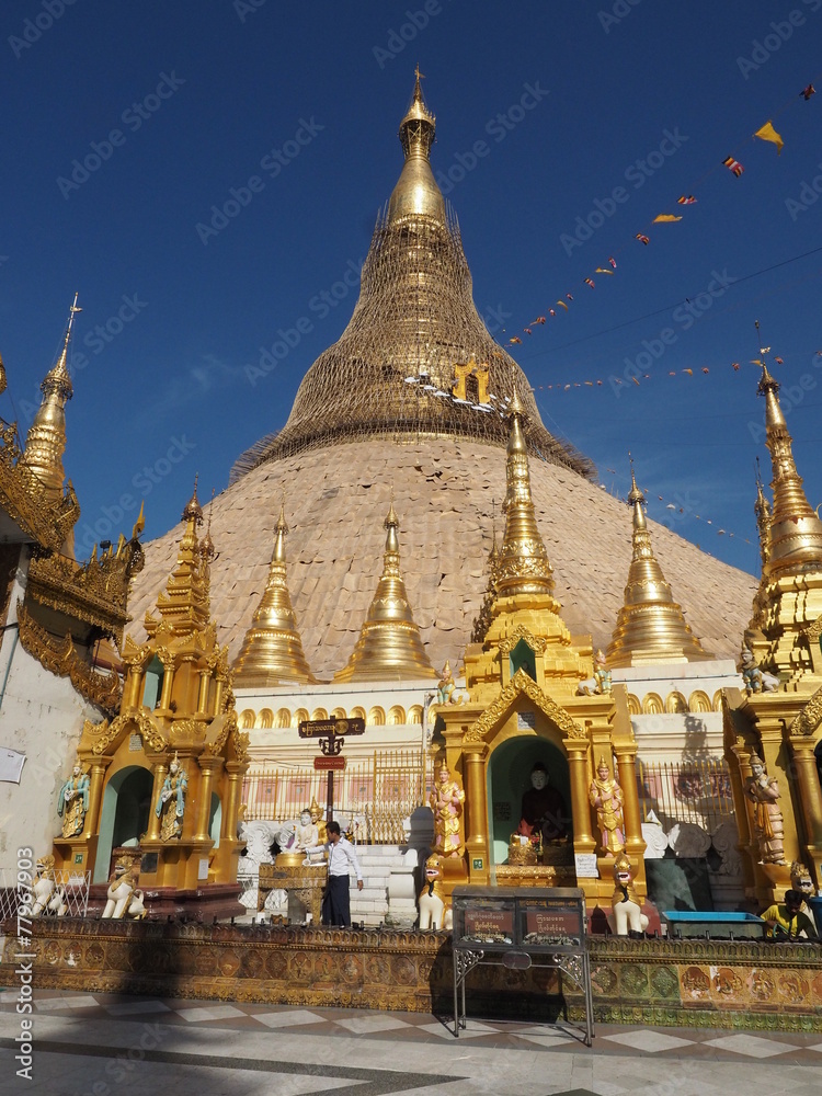Fototapeta premium Shwedagon, simbolo de Yangón