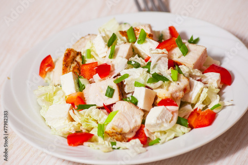 Vegetable salad with roasted chicken meat