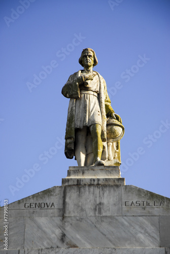 Columbus statue © Dario Ricardo