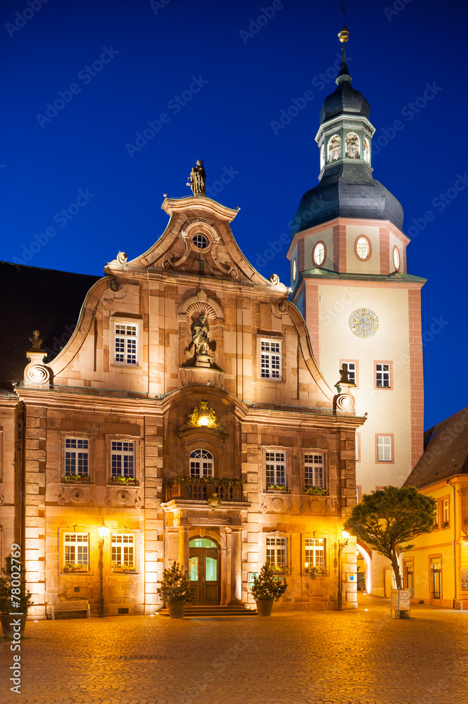 Marktplatz mit Rathaus und Rathausturm, Ettlingen, Schwarzwald,