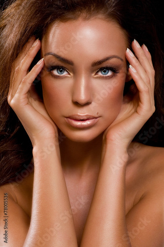 Wallpaper Mural Tanned Beauty Torontodigital.ca