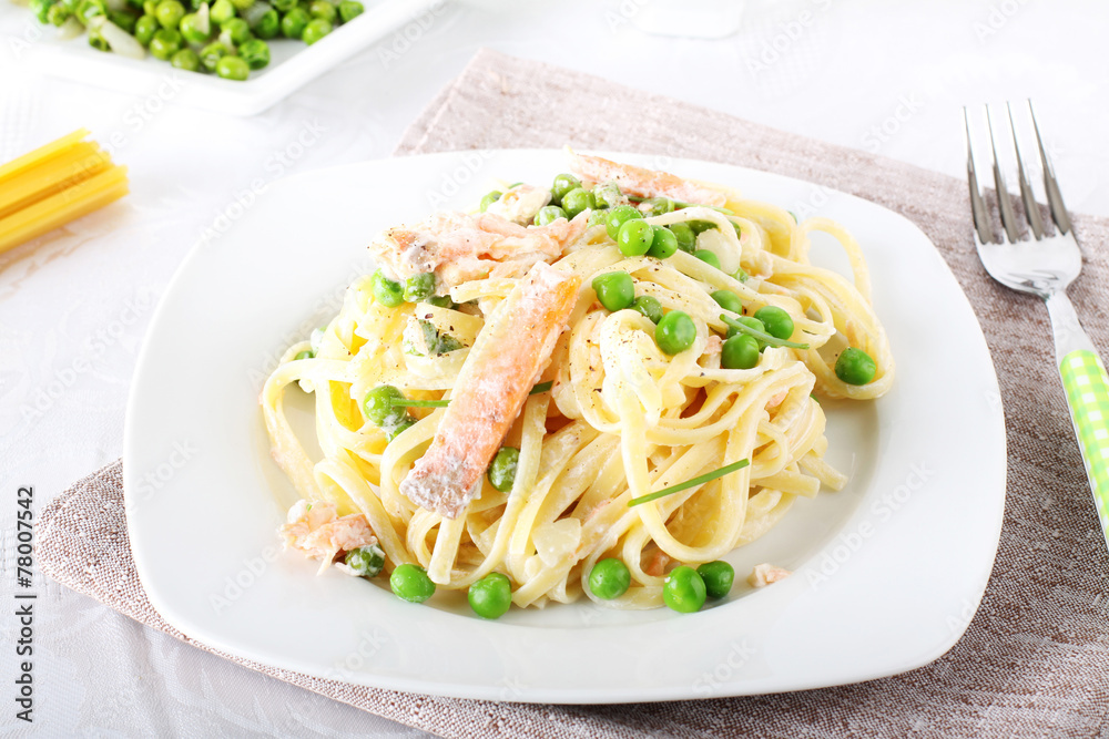 Pasta with salmon and peas