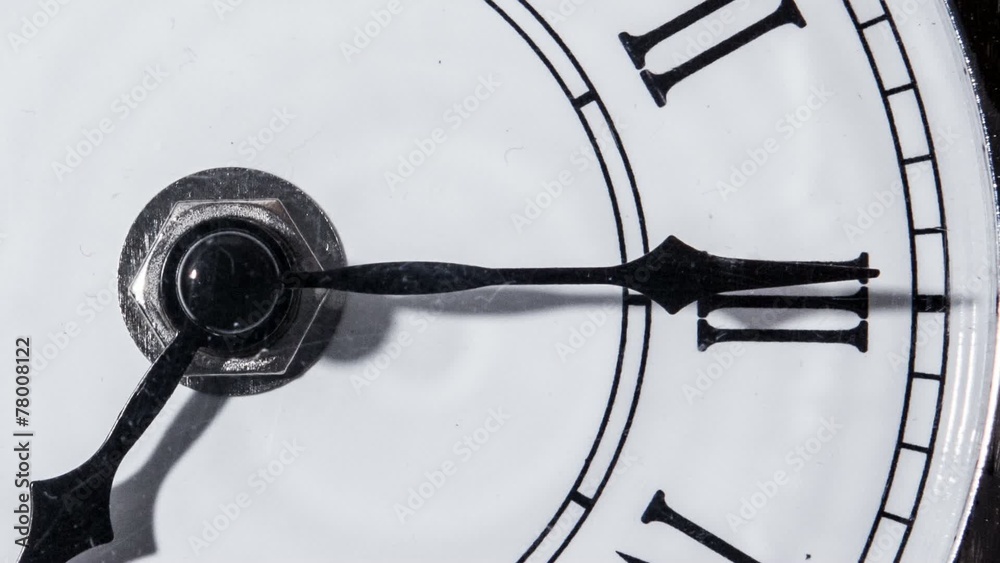 Uhr rast, Zeiger dreht sich schnell | Zeitraffer 12 Stunden Stock-Video |  Adobe Stock