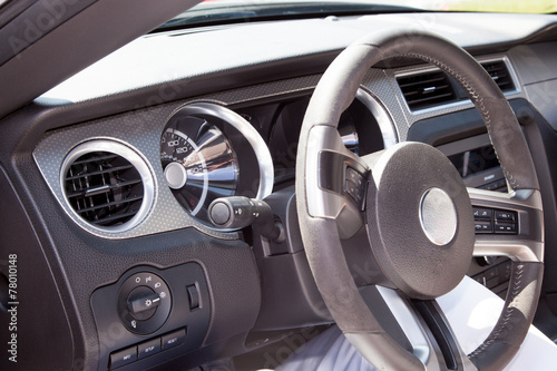 Luxury steering wheel © OceanProd