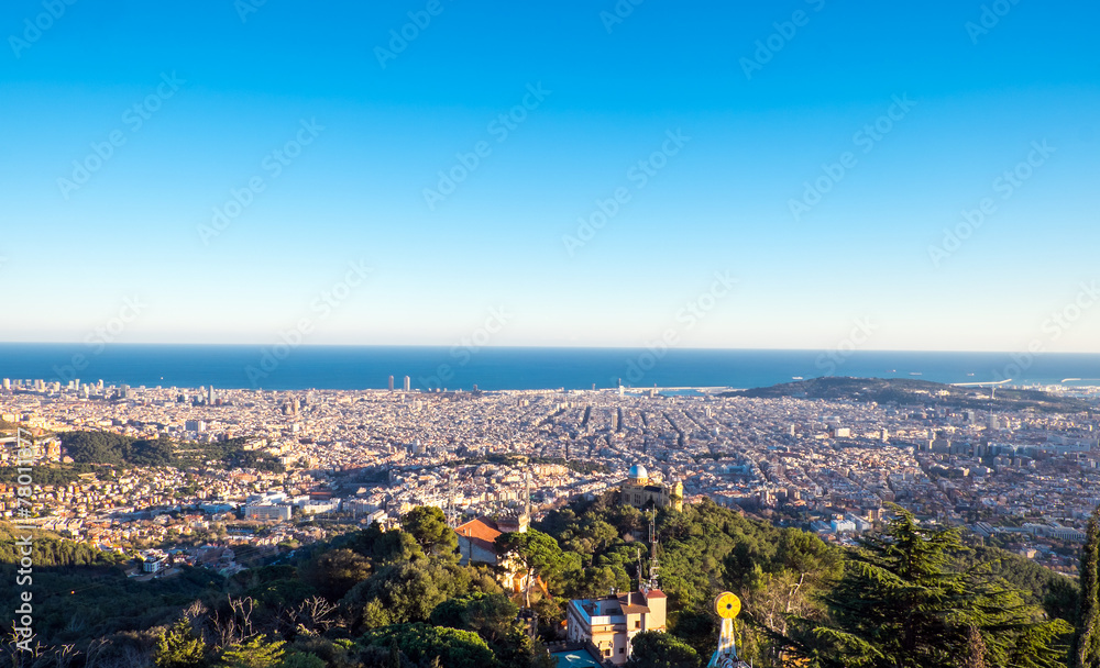 Obraz premium View of Barcelona with the Mediterranean Sea in the back
