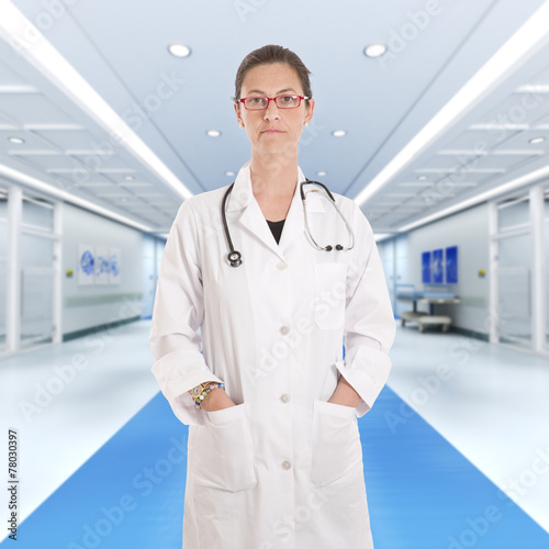 Serious female doctor at th...
