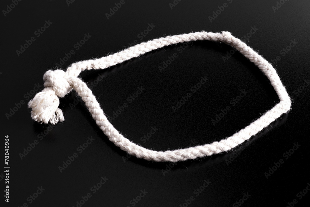  White string 