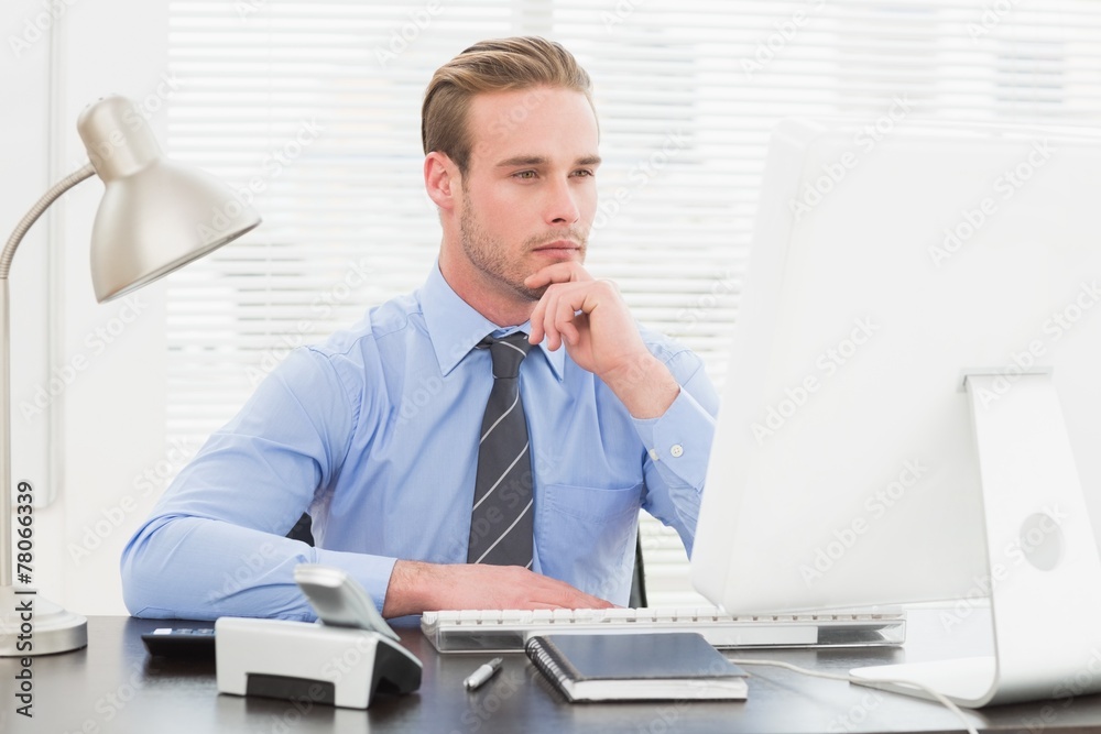 Naklejka premium Businessman thinking with hand on chin