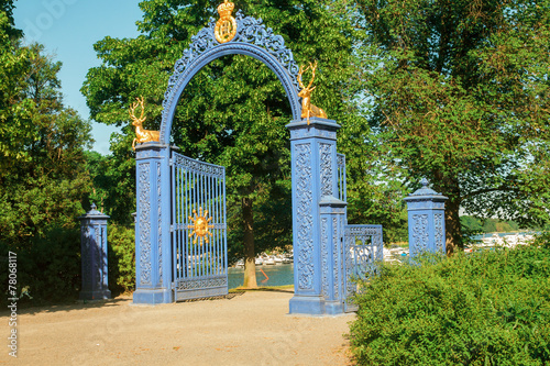 Photography gates with golden deer