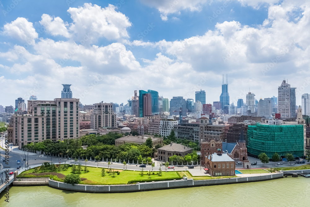 Fototapeta premium beautiful shanghai by the suzhou riverside