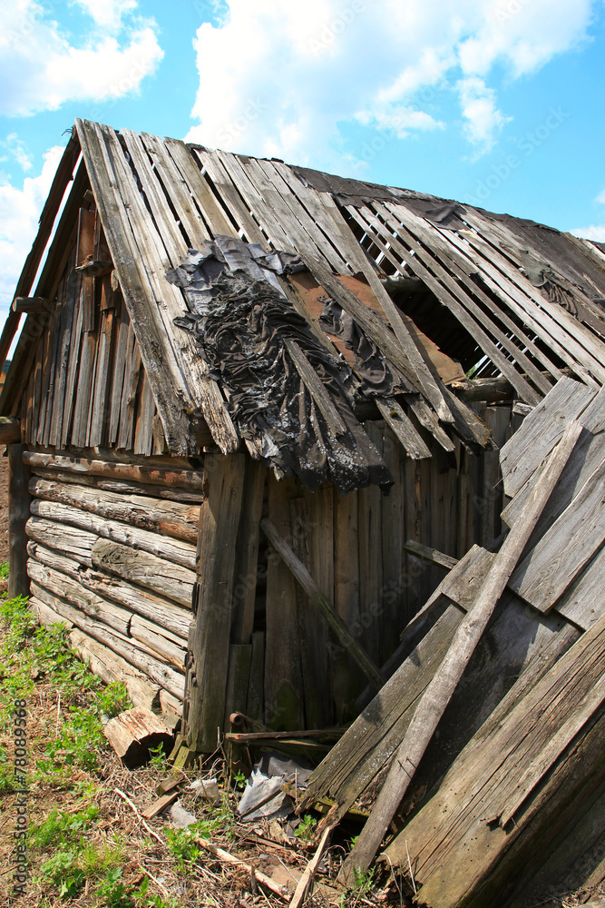 Naklejka premium destroyed house