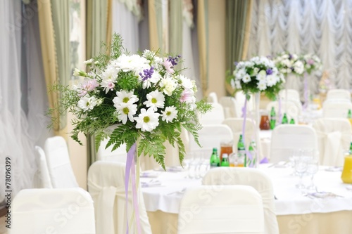 bouquet of daisies on the table restaurant