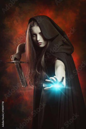 Tela Beautiful sorceress in fighting position with sword