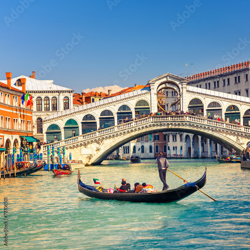 Rialto Bridge in Venice © sborisov