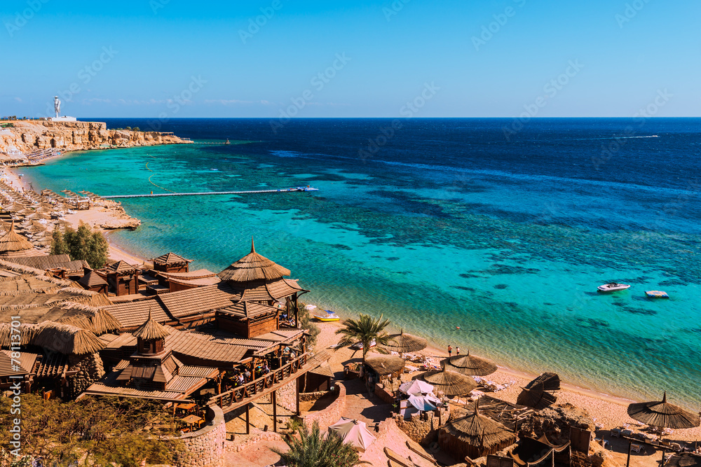 Fototapeta premium Linia brzegowa Morza Czerwonego w Sharm El Sheikh, Egipt, Synaj