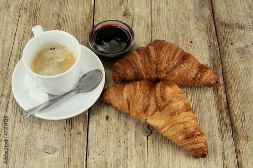 Fototapeta Naklejka Na Ścianę i Meble -  petit déjeuner