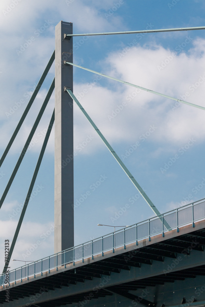 Obraz premium Stalowy pylon mostu