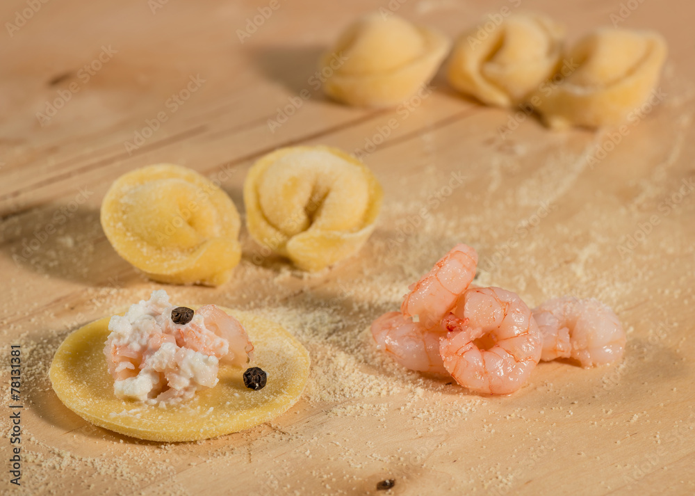 Tortellini ricotta e gamberetti con pepe nero Tortellini ricotta e gamberetti con pepe nero