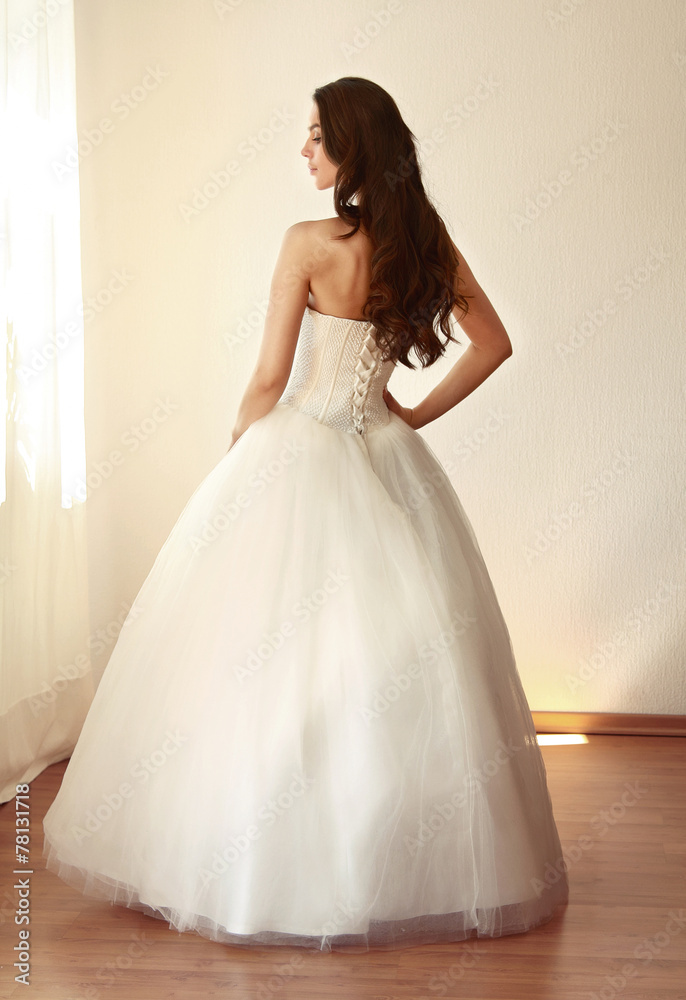 Beautiful bride in white wedding dress mariage Beautiful bride in white wedding dress mariage