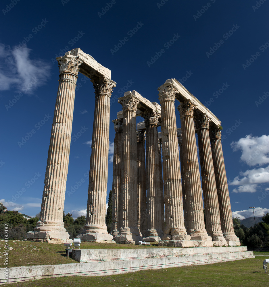 Fototapeta premium olympieion ruins in athens.
