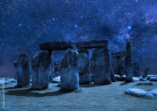 Obraz na plátně Stonehenge on the background of the night sky.
