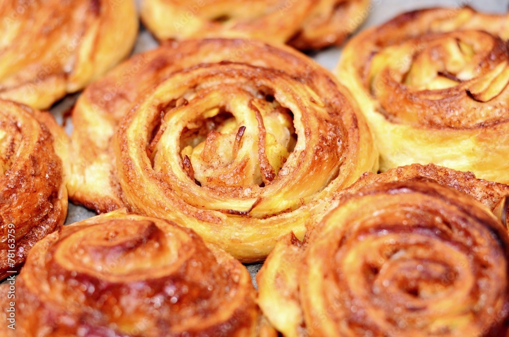 Cinnamon Buns with Raisins Cinnamon Buns with Raisins