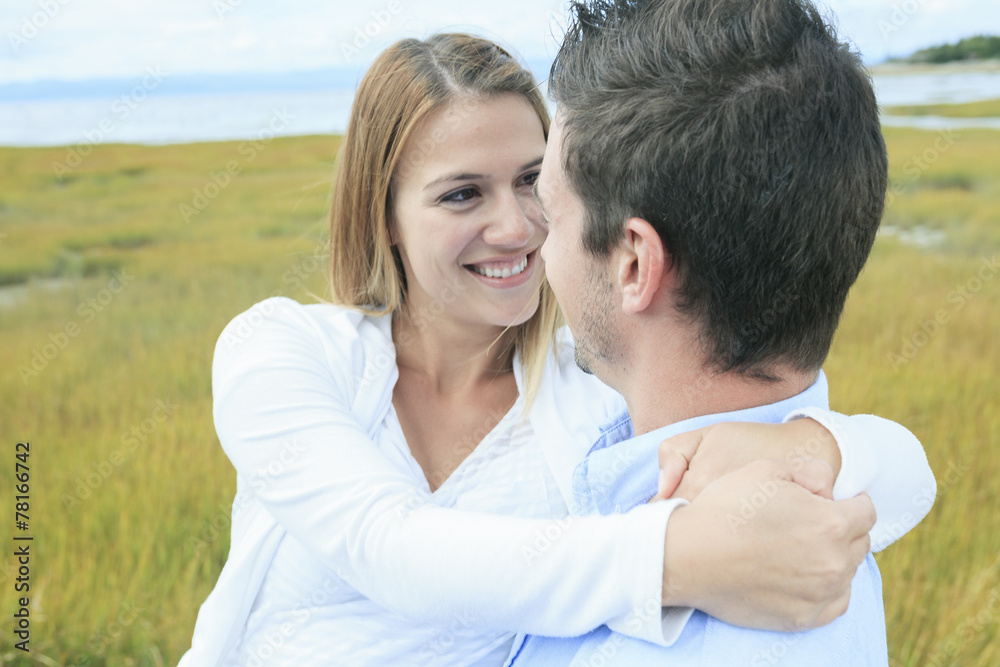 Obraz premium Young happy couple on summer season