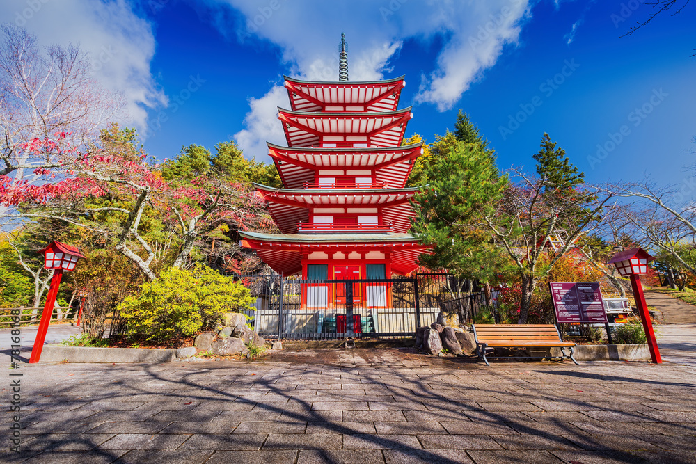 Obraz premium Chureito Pagoda in autumn, Fujiyoshida, Japan