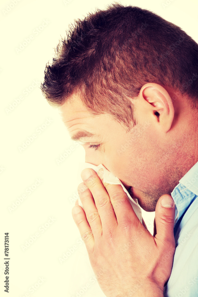 Obraz premium Sick man blowing her nose