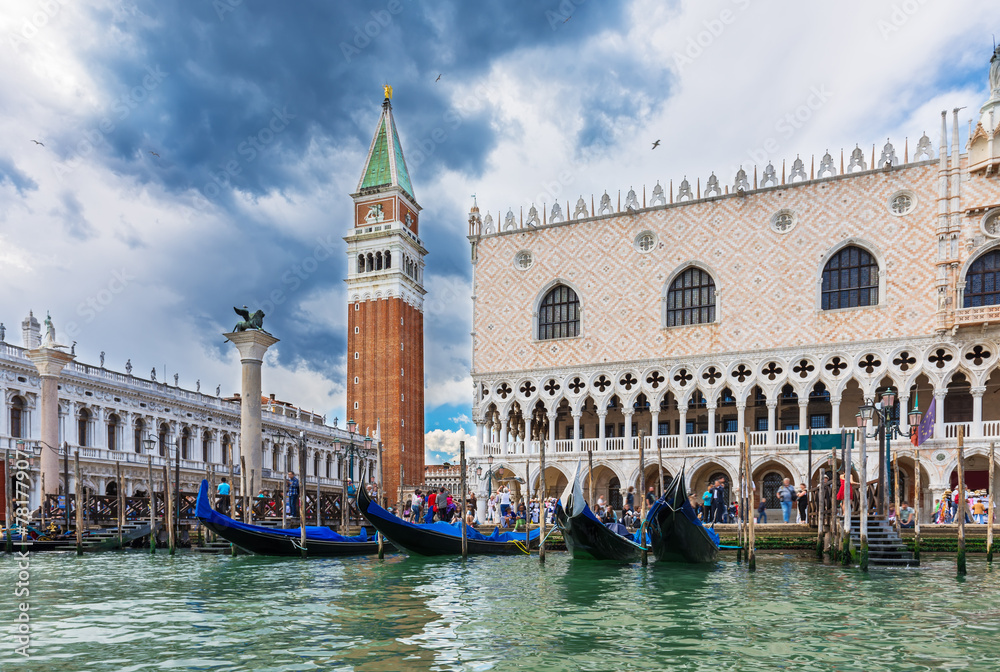 Fototapeta premium Piazza San Marco, kanał grande, doża pałac w Wenecja, Włochy