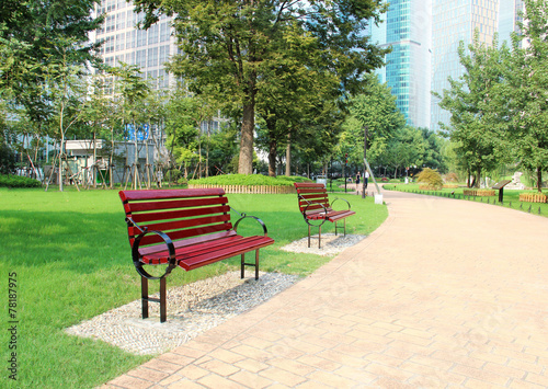 Fototapeta Naklejka Na Ścianę i Meble -  bench in a beautiful park