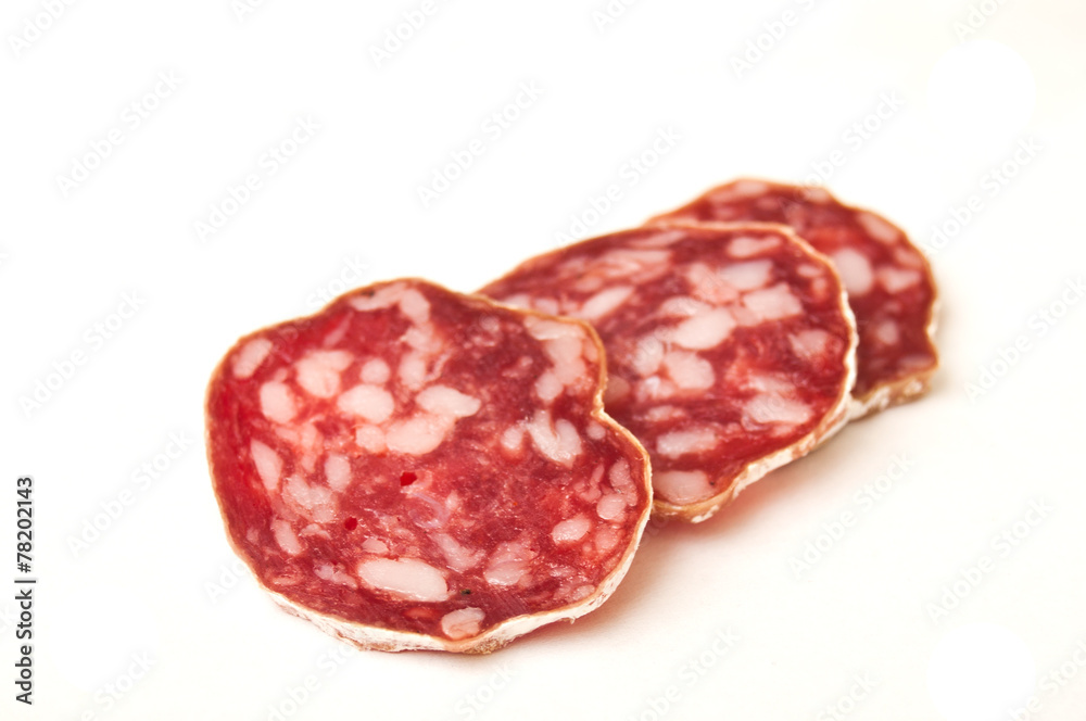 saucisson sec sur fond blanc saucisson sec sur fond blanc