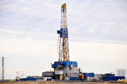 Onshore drilling rig
