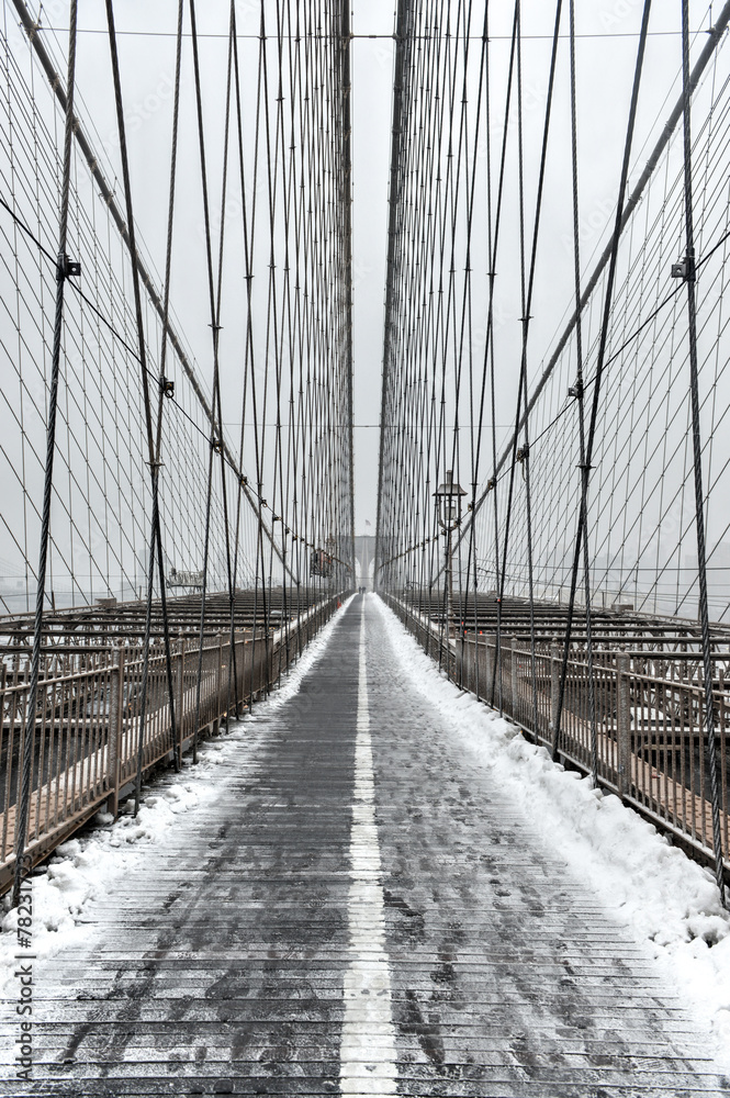 Obraz premium Brooklyn Bridge, Snowstorm - Nowy Jork CIty