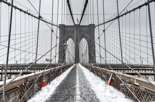 Fototapeta Naklejka Na Ścianę i Meble -  Brooklyn Bridge, Snowstorm - New York CIty