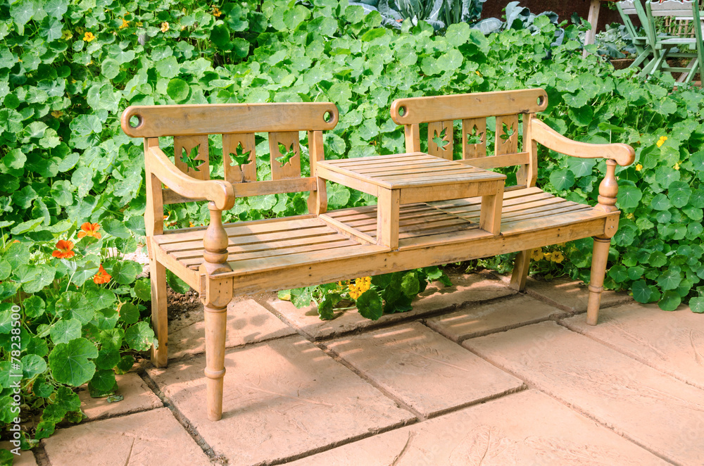 Obraz premium Garden furniture in relaxing garden